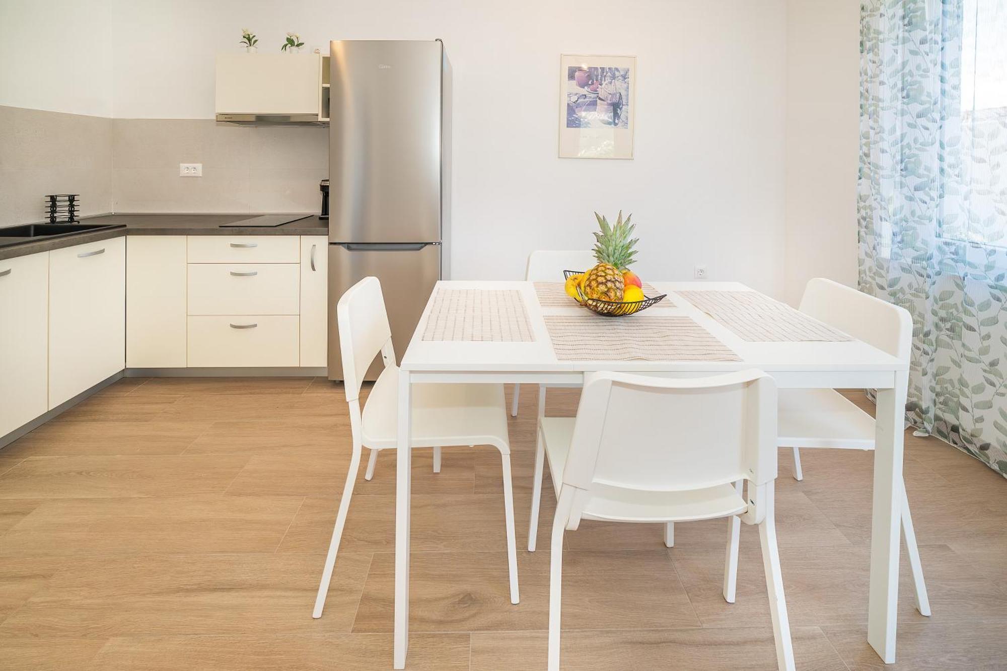 Poolside Apartments Anabella Baška Екстериор снимка